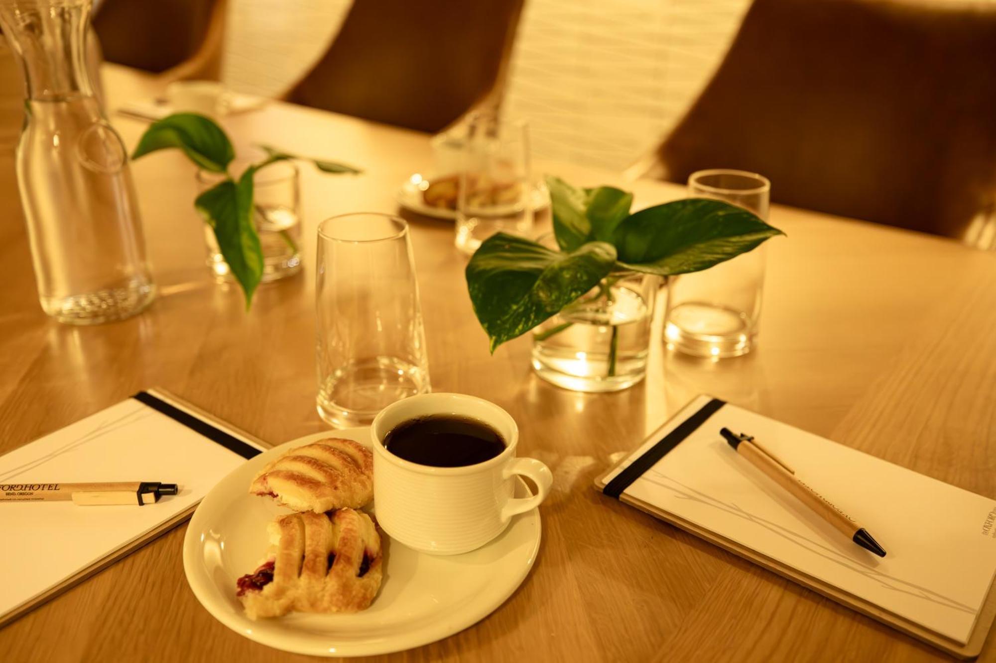 Oxford Hotel Бенд Екстер'єр фото
